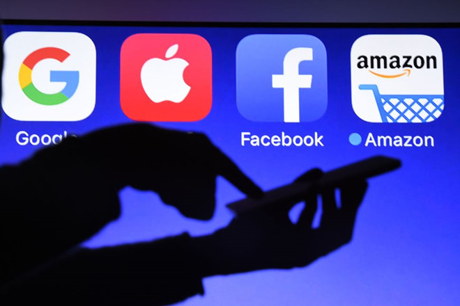 Sau Facebook va Google, den luot Amazon so hai nguoi phu nu nay hinh anh 1